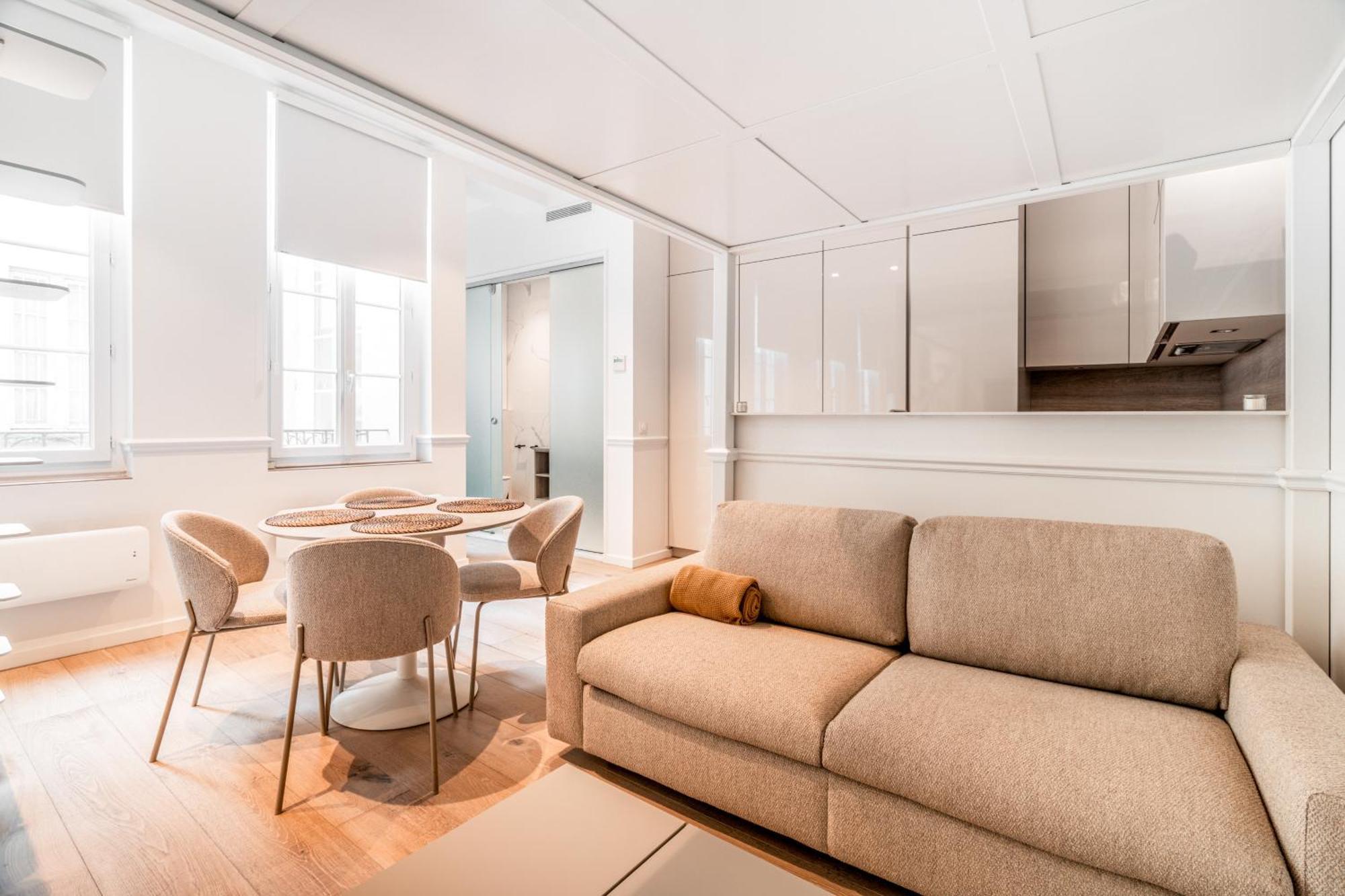 Elegant Luxury 1st Apartment *